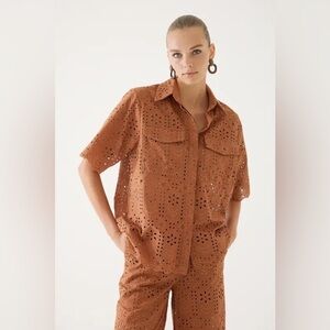 NWT EXQUISE CHLOE TOP